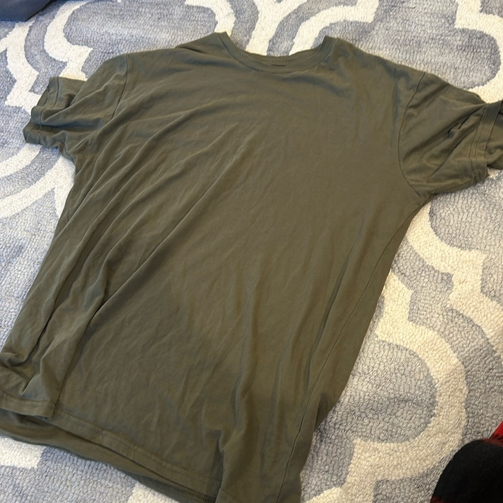 I’m selling this plain green t-shirt